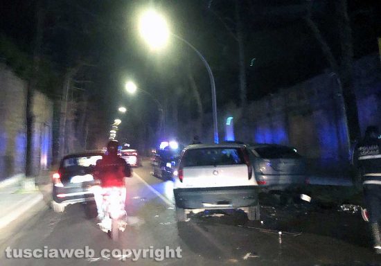 Viterbo - Incidente tra tre auto su viale Trieste