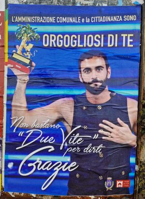 Ronciglione - I manifesti per Marco Mengoni affissi al centro storico
