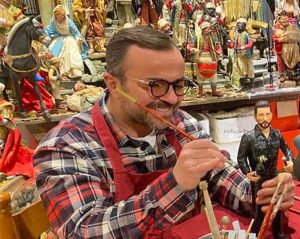 La statua del presepe napoletano di Marco Mengoni 