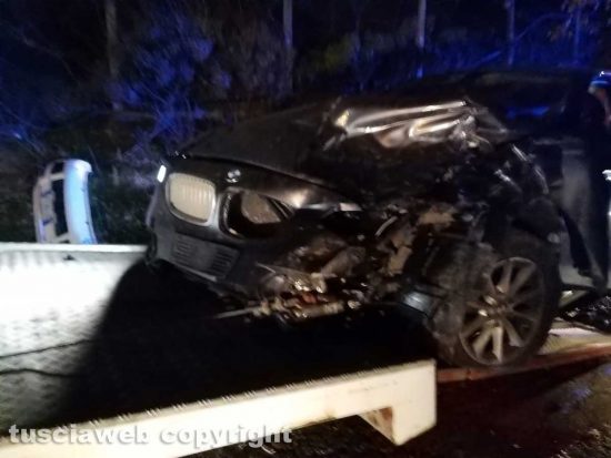 Frontale tra due auto tra Montefiascone e Fastello