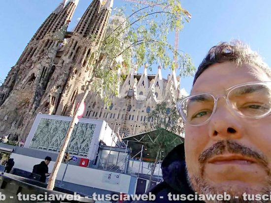 Roberto D'Amico davanti alla Sagrada Família