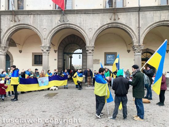 Viterbo - Sit-in a piazza del Comune contro la guerra in Ucraina