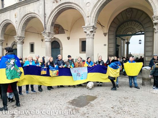 Viterbo - Sit-in a piazza del Comune contro la guerra in Ucraina