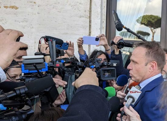 Il ministro Lollobrigida al comitato elettorale di Francesco Rocca