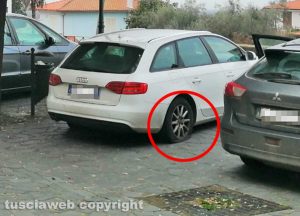 Arlena di Castro - Atti vandalici alle auto parcheggiate, pneumatici a terra
