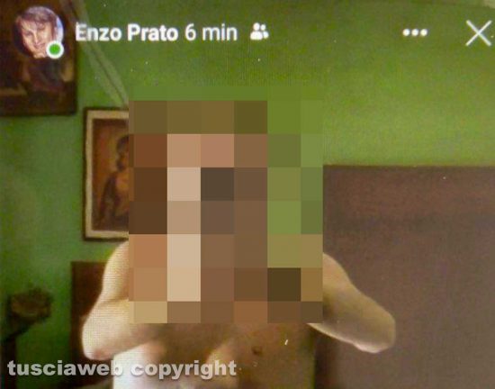 Foto di uomo nudo sul profilo Facebook di don Enzo Prato