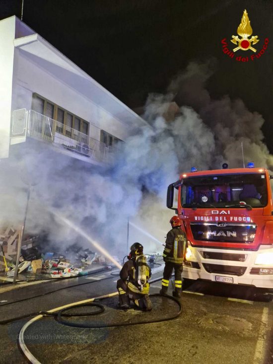 Supermercato in fiamme a Santa Marinella