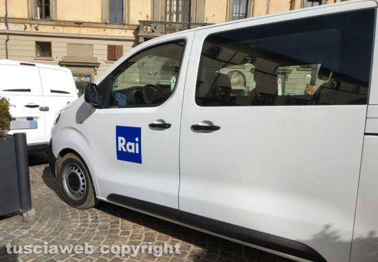Viterbo - Le telecamere della Rai a piazza del Comune
