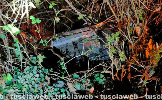 Civita Castellana - Auto precipita nel fossato