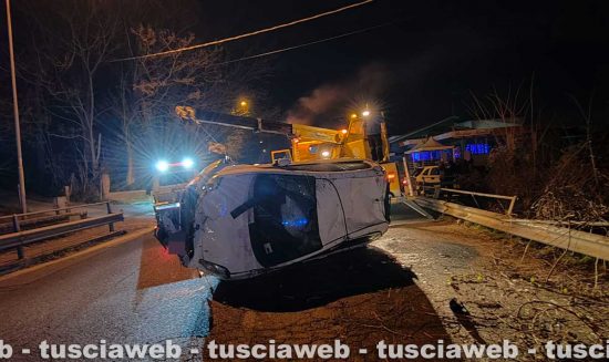 Civita Castellana - Auto precipita nel fossato