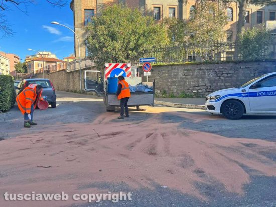 Viterbo - Scontro auto-moto su viale Raniero Capocci