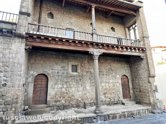 Viterbo - Il loggiato di palazzo Farnese