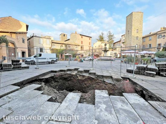 Viterbo - La voragine di piazza del Gesù