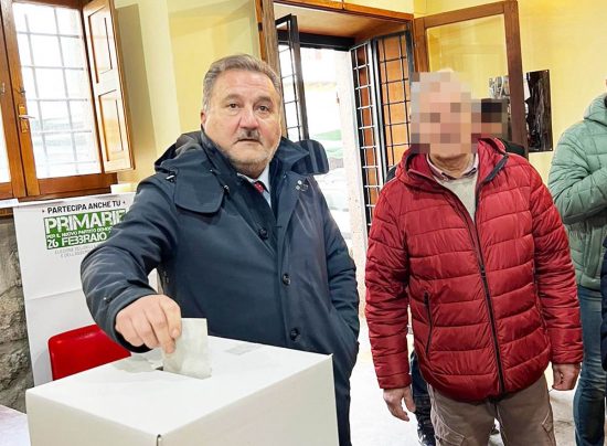 Canepina - Il consigliere regionale Enrico Panunzi vota per le primarie del Pd