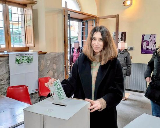 Canepina - La segretaria provinciale del Partito democratico Manuela Benedetti vota alle primarie del Partito democratico 