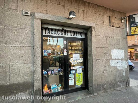 Viterbo - La tabaccheria di via Leonardo da Vinci 2 al Pilastro