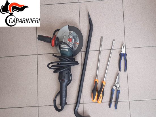 Ronciglione - Sorpreso con arnesi da scasso e merce rubata, denunciato per furto e ricettazione