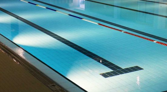 Una piscina 