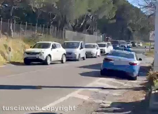Viterbo - Auto si ribalta sulla Cimina - Traffico in tilt
