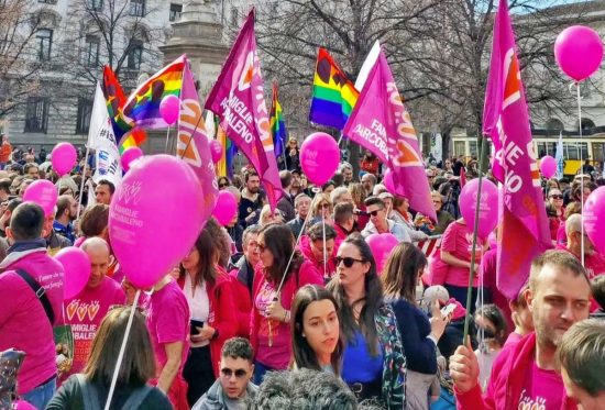 Milano - La manifestazione delle famiglie arcobaleno
