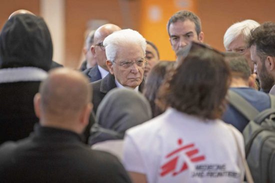 Crotone - Mattarella alla camera ardente dei migranti morti in mare