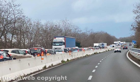 Viterbo - Incidente sulla superstrada, 4 veicoli coinvolti e traffico in tilt