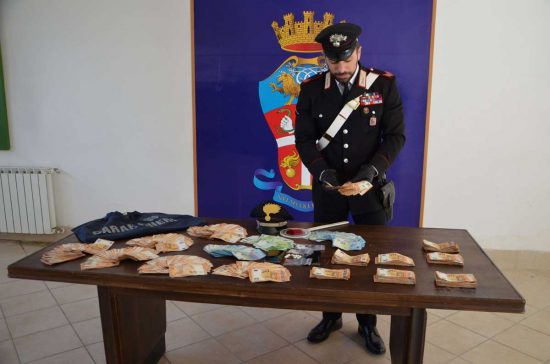 Rieti - I soldi e la droga sequestrati dai carabinieri
