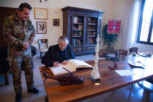 Viterbo - Orazio Francesco Piazza in visita al comando aviazione dell'esercito