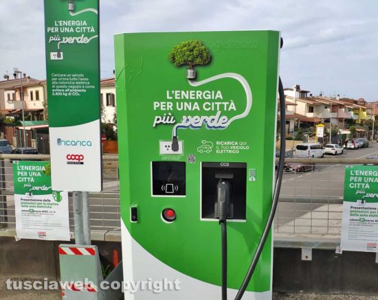 Civitavecchia - Inaugurata la colonnina per la ricarica elettrica di auto 