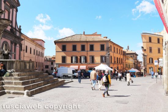 Viterbo - Fiera dell'Annunziata, piazza Fontana Grande 