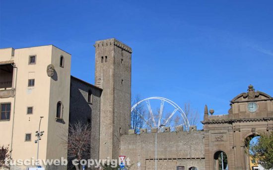 Viterbo - Montaggio ruota panoramica