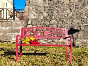 San Martino al Cimino - La panchina rossa donata contro la violenza di genere