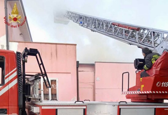 Reggio Emilia - Incendio in un'azienda tessile