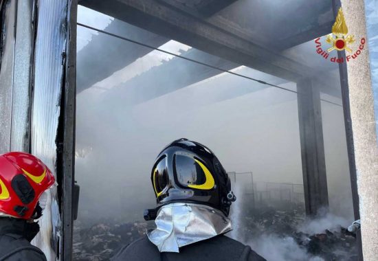 Reggio Emilia - Incendio in un'azienda tessile