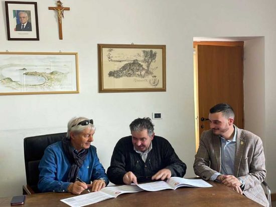 Capodimonte - Firma carta diritti Aism