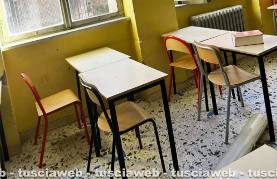 Liceo scientifico Ruffini -  La plafoniera caduta