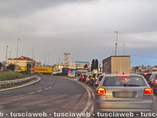 Viterbo - Incidente sulla superstrada, 4 veicoli coinvolti e traffico in tilt