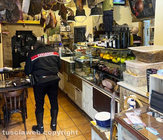 Viterbo - I rilievi dei carabinieri alla Cantina dei papi