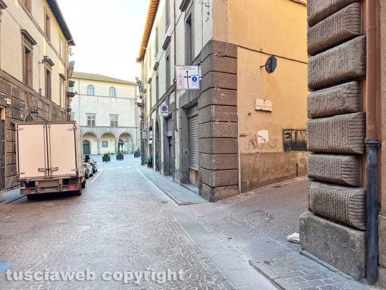 Viterbo - Via Cavour, a destra via Fontanella di Sant'Angelo