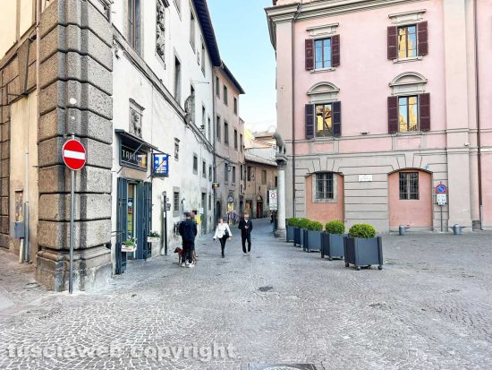 Viterbo - L'ingresso di via San Lorenzo
