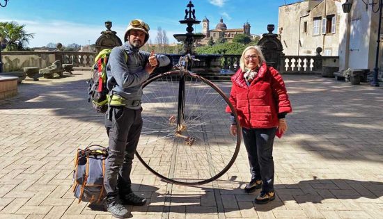Viterbo - Massimo Zaffari in città con la sua "Penny"