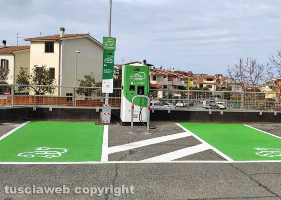 Civitavecchia - Inaugurata la colonnina per la ricarica elettrica di auto 