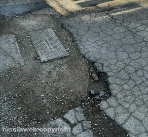 Viterbo - Il manto stradale nel quartiere Santa Lucia