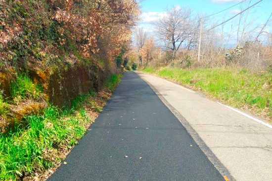 I lavori di riasfaltatura sulla strada romana