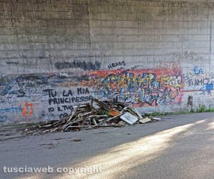 Discarica in strada Castiglione