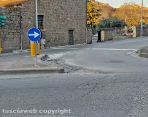 Viterbo - Pianoscarano - Strisce trasparenti e semafori non funzionanti