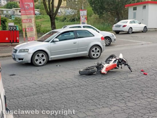 Montefiascone - Scontro auto-moto in via Santa Maria delle Grazie