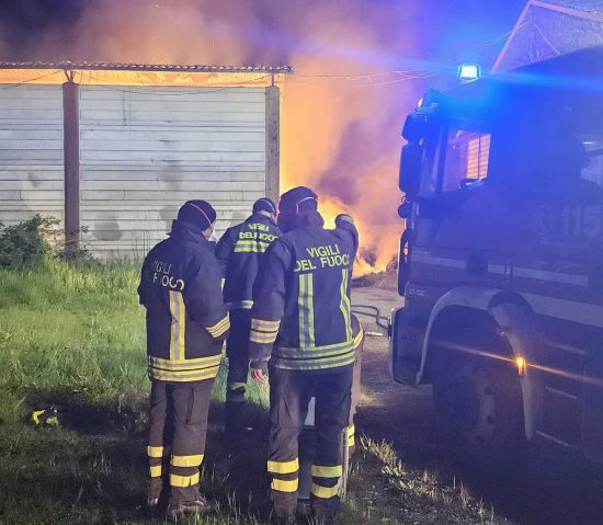 Viterbo - Incendio capannone