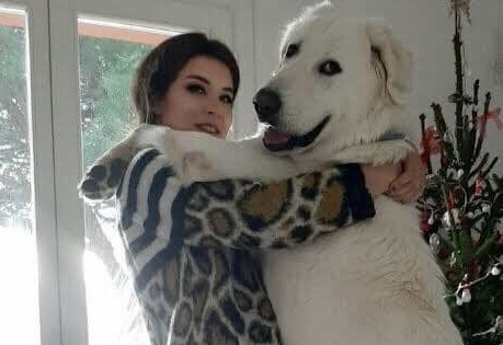 Sara con il cane Oscar