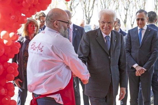 Mattarella inaugura “PizzAut”